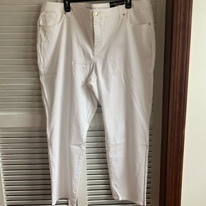 Chicos white pants NWT